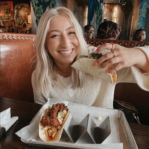 Meet your Posher, Lauren